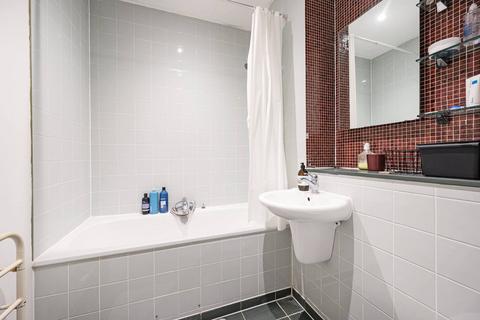 1 bedroom flat for sale, Gowers Walk, Aldgate, London, E1