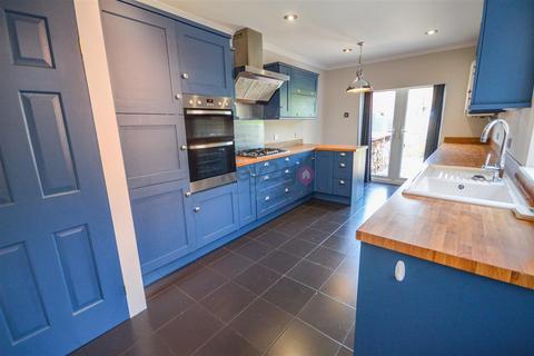 4 bedroom semi-detached house for sale, Old Hall Road, Chesterfield, S40