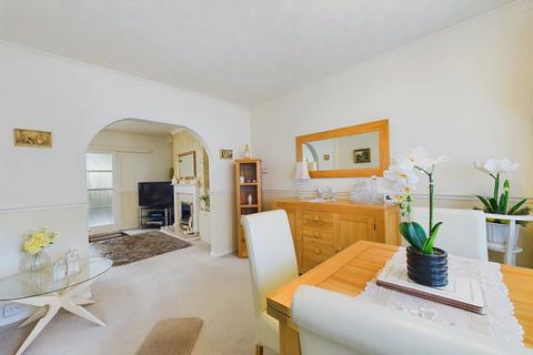 7 Melrose Close, Worcester, WR2 5JE