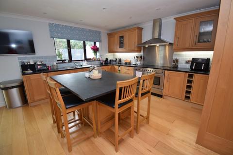 4 bedroom detached house for sale, Morfa Bychan, Porthmadog