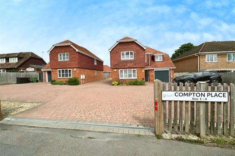 2 bedroom bungalow for sale, Compton Place, Basingstoke, Hampshire, RG22