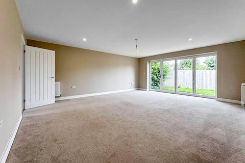 2 bedroom bungalow for sale, Compton Place, Basingstoke, Hampshire, RG22