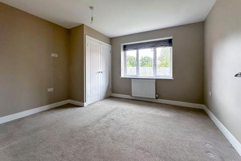 2 bedroom bungalow for sale, Compton Place, Basingstoke, Hampshire, RG22