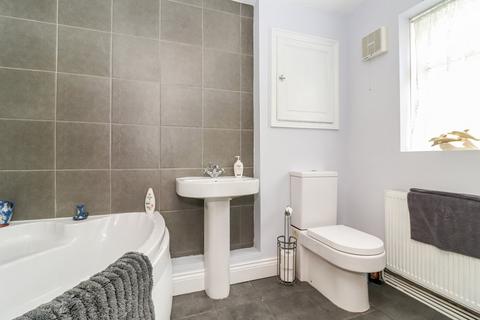 2 bedroom end of terrace house for sale, Bois Moor Road, Chesham, Buckinghamshire, HP5