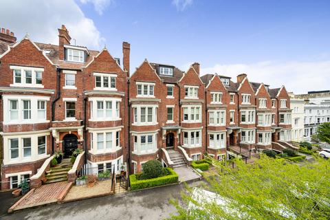 2 bedroom ground floor flat for sale, London Road, Balmoral House, TN1