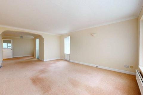 2 bedroom flat for sale, Kings Court, Brighton Road, Lancing, West Sussex, BN15