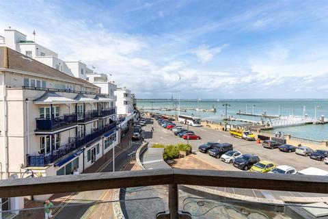 2 bedroom apartment to rent, The Parade, Cowes