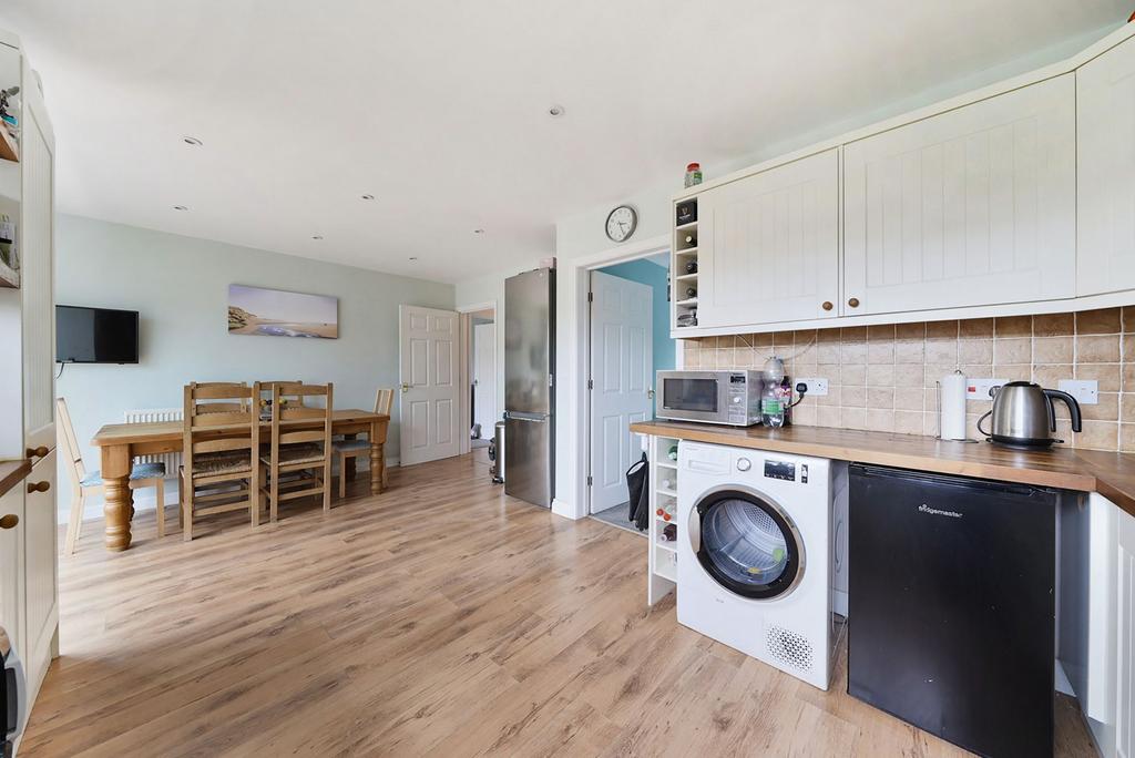 Kitchen/Dining Room (2)