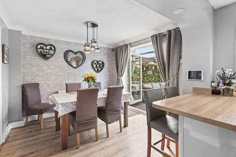 1 Darent Close, Stone Cross, Pevensey, BN24 5PW