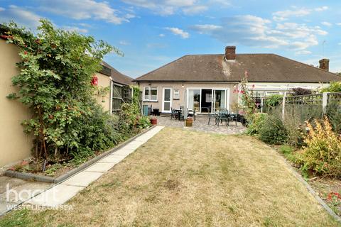 2 bedroom bungalow for sale, Oaken Grange Drive, Southend-On-Sea