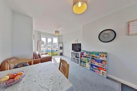 2 bedroom flat for sale, Poplar Drive, Herne Bay, CT6 7PX