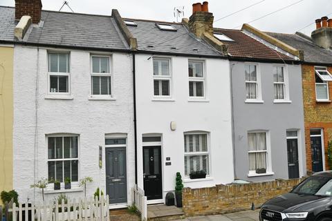 32 Norcutt Road, Twickenham, TW2 6SR