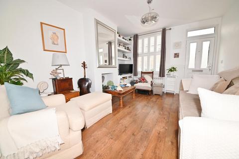 32 Norcutt Road, Twickenham, TW2 6SR