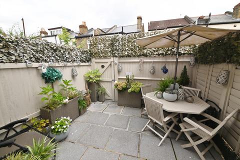 32 Norcutt Road, Twickenham, TW2 6SR