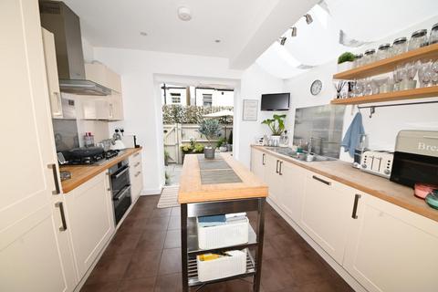 32 Norcutt Road, Twickenham, TW2 6SR