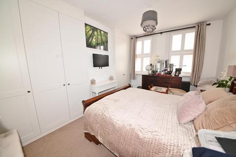 32 Norcutt Road, Twickenham, TW2 6SR