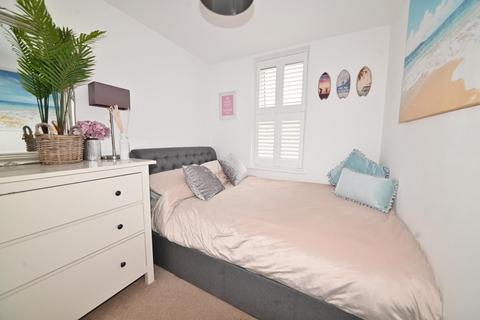 32 Norcutt Road, Twickenham, TW2 6SR