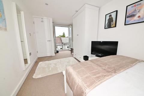 32 Norcutt Road, Twickenham, TW2 6SR