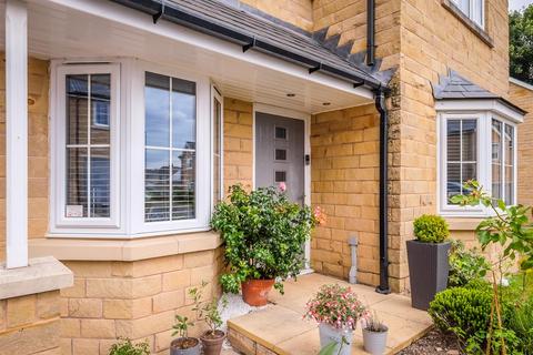 4 bedroom detached house for sale, Wakefield Road, Lightcliffe, Halifax