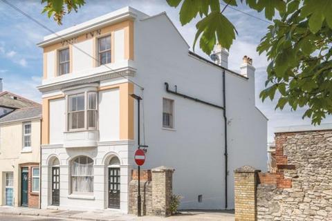 6 bedroom semi-detached house to rent, Castle Street, Ryde