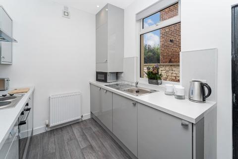 4 bedroom terraced house to rent, Scarsdale Street, Salford, M6