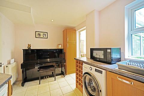 25 Austcliff Drive, Solihull, B91 3XT