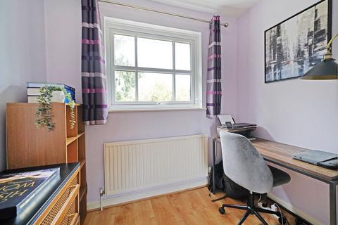 25 Austcliff Drive, Solihull, B91 3XT