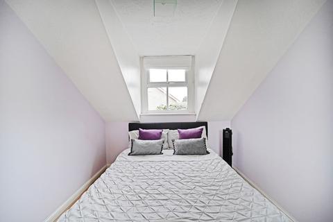 25 Austcliff Drive, Solihull, B91 3XT