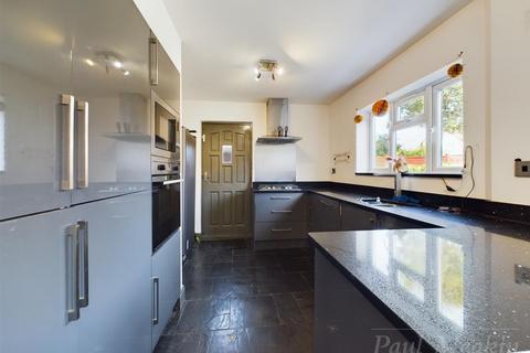 3 bedroom semi-detached house for sale, Leigh Crescent, New Addington, Croydon