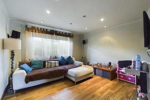 7 Leigh Crescent, New Addington, Croydon, CR0 0RL