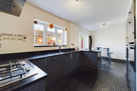 7 Leigh Crescent, New Addington, Croydon, CR0 0RL