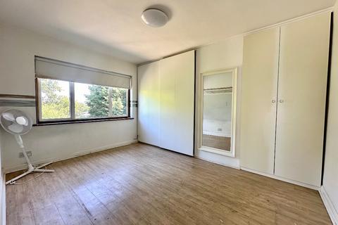 88 Ravensbourne Crescent, Romford, RM3 0UB