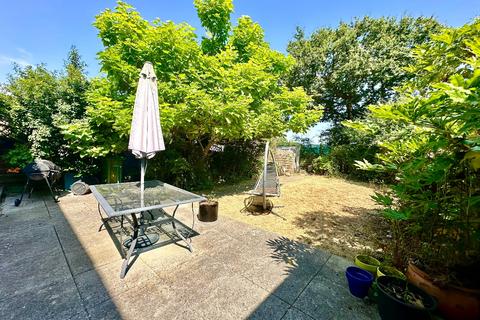 88 Ravensbourne Crescent, Romford, RM3 0UB