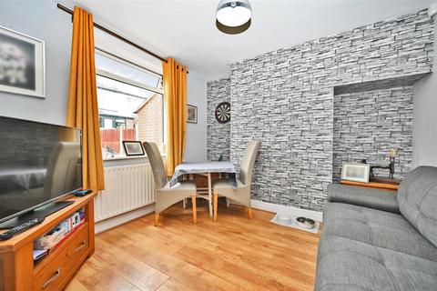 3 bedroom semi-detached house for sale, Barfield Avenue, Leeds