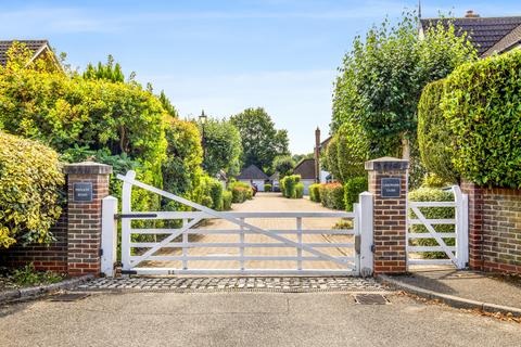 2 Langwood Close, Ashtead, KT21 1RL