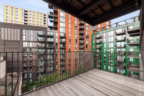 2 bedroom flat for sale, Legacy Building, Embassy Gardens, Nine Elms, SW11