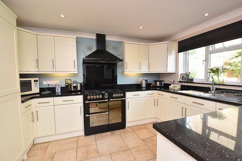 20 Greenway Close, Wincanton, BA9 9RH
