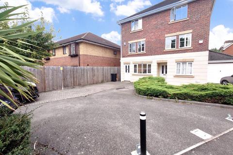 4 bedroom semi-detached house for sale, Rose Park Close, Hayes, Greater London, UB4