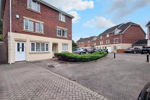 19 Rose Park Close, Hayes, UB4 9AT