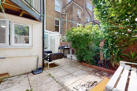 3 bedroom flat to rent, Lillie Road