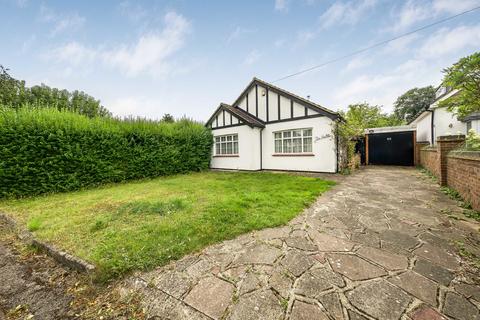 2 bedroom detached bungalow to rent, Halford Road, Uxbridge UB10