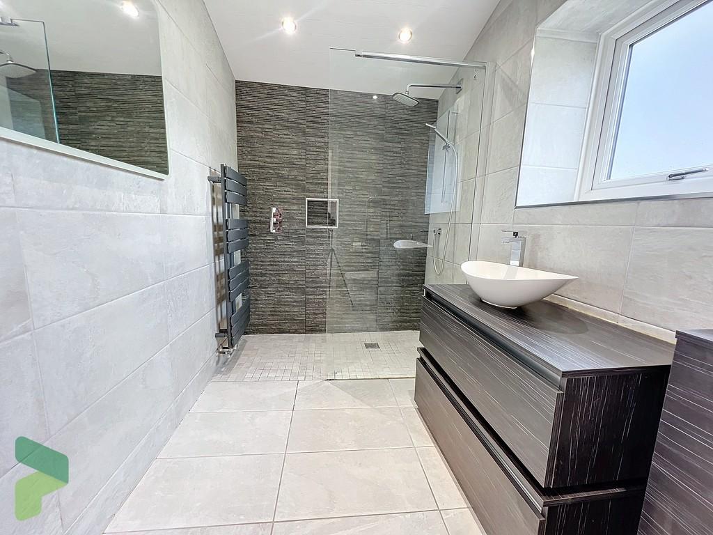 Large Shower Room