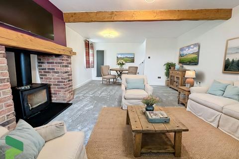61 Blacksnape Road, Hoddlesden, Darwen, BB3 3PN