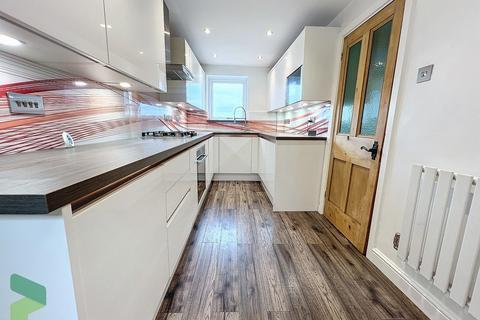 61 Blacksnape Road, Hoddlesden, Darwen, BB3 3PN