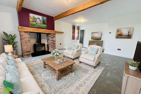 61 Blacksnape Road, Hoddlesden, Darwen, BB3 3PN