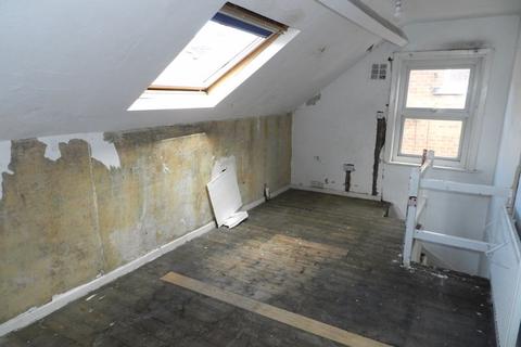 8 Quarry Place, Leeds, LS6 2JT
