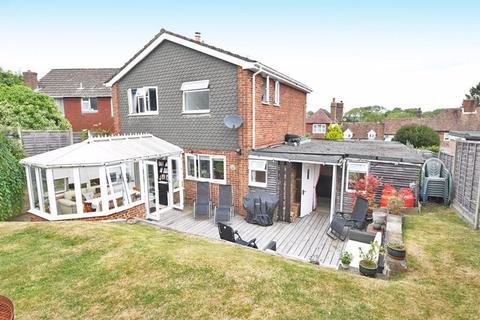 3 bedroom detached house for sale, Lenham Road, Platts Heath, Maidstone ME17