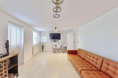 34 Culvert Lane, Uxbridge, UB8 2XB