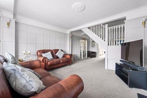 107 Clarkes Avenue, Worcester Park, KT4 8QB