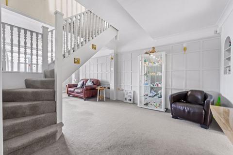 107 Clarkes Avenue, Worcester Park, KT4 8QB